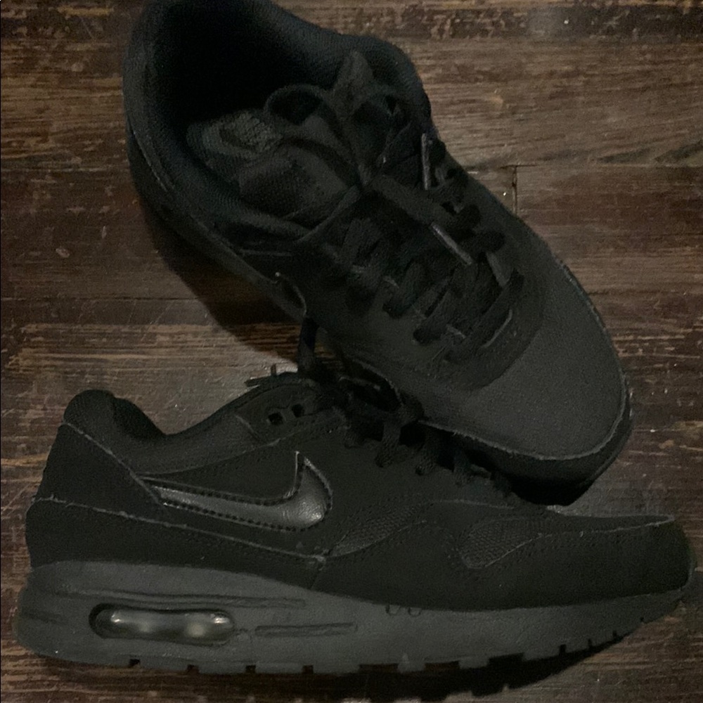 Boys size 5Y Nike Air Max One Triple Black Sneakers